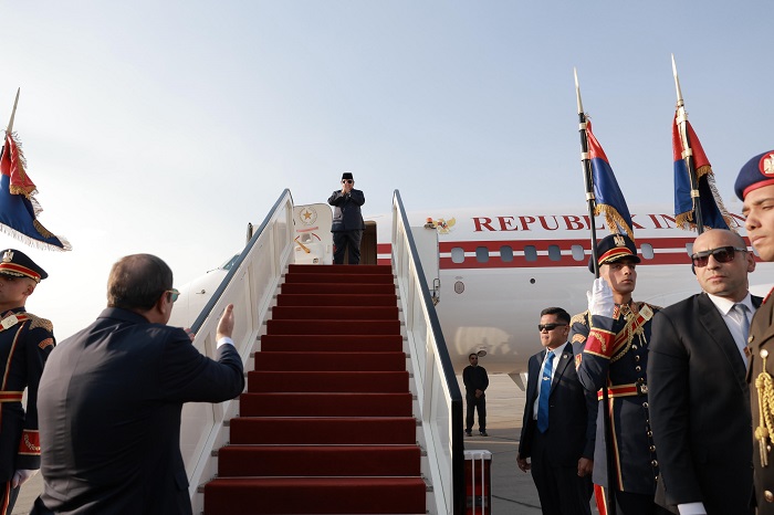 Presiden Mesir Abdel Fattah El Sisi secara langsung mengantar keberangkatan Presiden RI Prabowo Subianto ke bandara menuju Doha, Qatar. (Dok. Tim Media Prabowo)