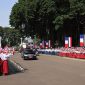 Presiden Prancis Emmanuel Macron disambut oleh Presiden Indonesia Prabowo Subianto dalam upacara kenegaraan di Istana Merdeka. (Dok. Tim Media Prabowo)